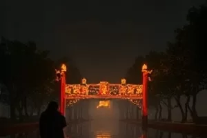 《折纸工程师》横版封面，桌面折纸模型与图纸