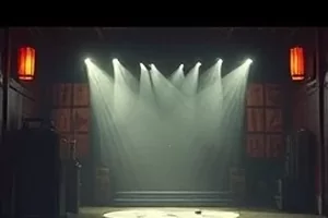 《像素纪年》横版封面，像素风小人与旧服务器机房
